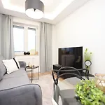 Appartamento Nowoczesne Blogoslawionej Karoliny 25 By Superapart