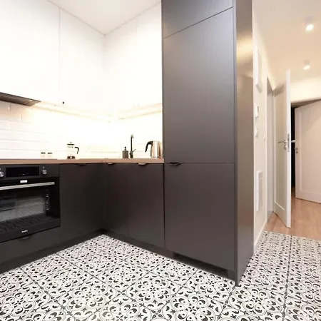 Superapart B. Karoliny 25 *