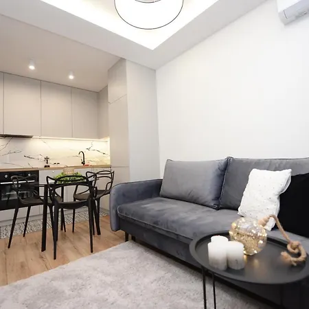 Superapart B. Karoliny 25 *