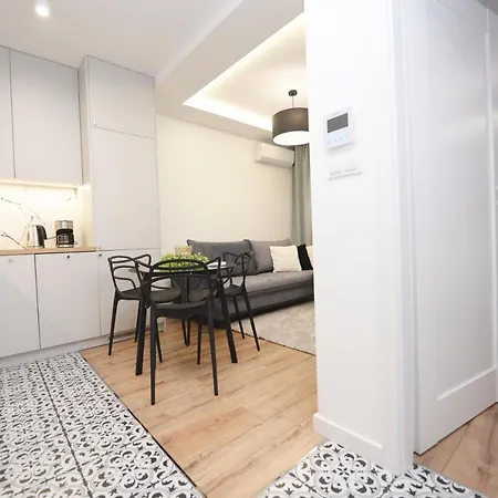 Superapart B. Karoliny 25 Apartament *